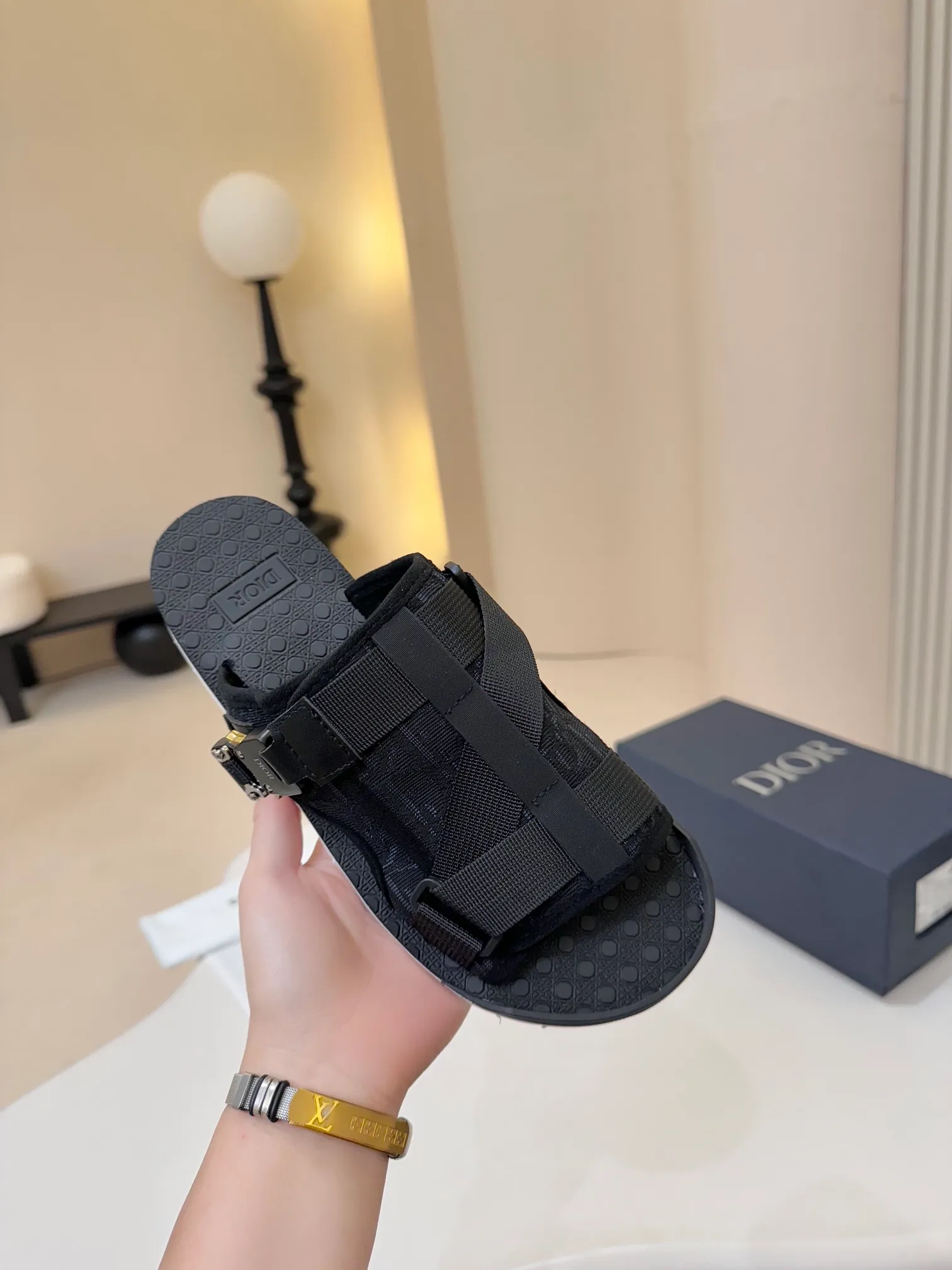 [Dior] P: 340💰 -Size: 38-46 Dior Dior D’s classic men’s slippers, high-end boutique, original material, pure cotton printed canvas upper, fine workmanship, super soft sole, casual, loose and comfortable, a must-have in summer!